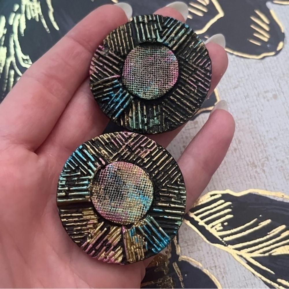 Vintage 1980s Large Oversized Textured Neon Painted Black Disc Clip Earrings A3